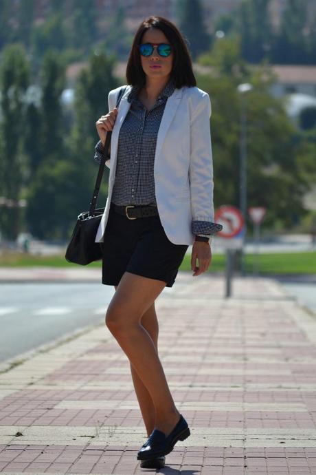Look: Blazer + short + mocasines