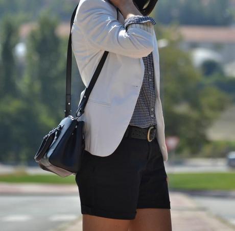 Look: Blazer + short + mocasines