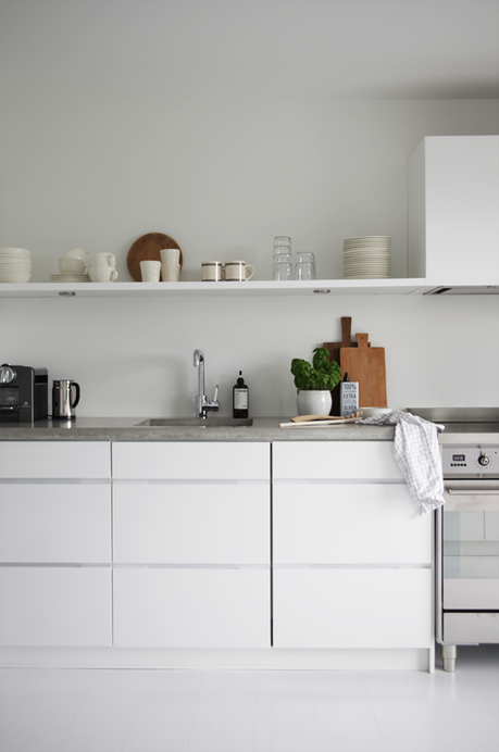 Nuevo estilo nórdico minimalista muebles de ikea muebles de diseño Minimalismo en blanco distribución diáfana decoración noruega nórdica decoración en blanco decoración de comedores y salones minimalistas cocinas blancas modernas 