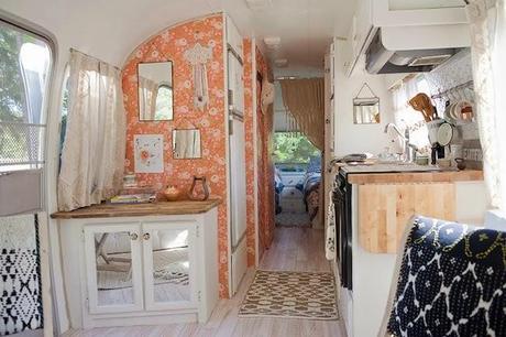 La transformación de una caravana Airstream en un sueño bohemio y chic