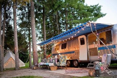 La transformación de una caravana Airstream en un sueño bohemio y chic