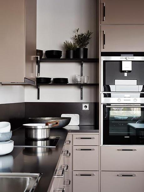 Estilo escandinavo ¿en negro? minimalismo negro interiores lujosos elegantes estilo nórdico escandinavo en negro Estilo escandinavo en negro decoración nórdica en negro decoración dramática colores oscuros blog interiores nórdicos blog decoración nórdica