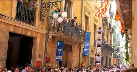 Baixada de pilars caminant. Tarragona. Fiestas de Santa Tecla 2014