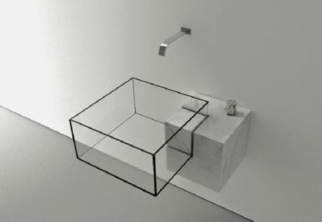 Diseño minimalista en lavabo de mármol y cristal