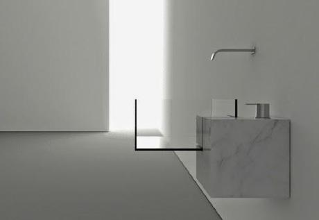 Diseño minimalista en lavabo de mármol y cristal