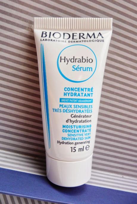 Bioderma: Hydra Bio H2O Solución Micelar para pieles sensibles y deshidratadas (agua micelar de tapón azul) y Sebium Pore Refiner para pieles con imperfecciones (afinador de poros)