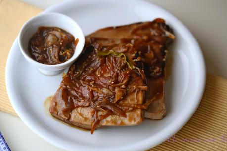 TERIYAKI RÁPIDO DE ATÚN CON AZÚCAR MORENO Y CEBOLLETAS: