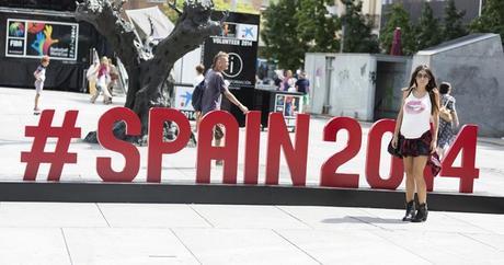 street style barbara crespo lips wrangler tshirt tee plaid shirt fashion blogger outfit blog de moda