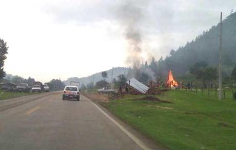 Queman campamento de refugiados evangélicos en Chiapas