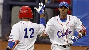 Beisboleros cubanos en EEUU: el cinismo de los medios