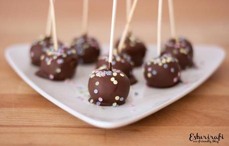 Cake pops con restos de bizcocho