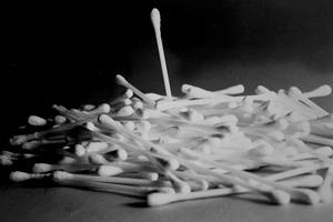 Agua caliente para eliminar un orzuelo