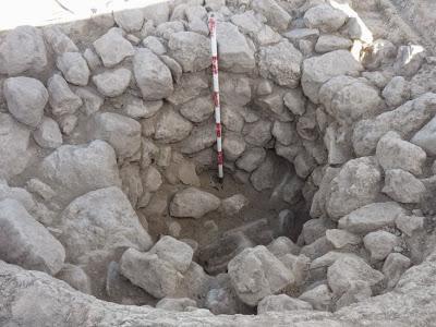 Los arqueólogos descubren un pozo en la villa romana de Villena (Alicante)