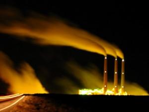 Una planta de carbón en suelo navajo / Bass_nroll