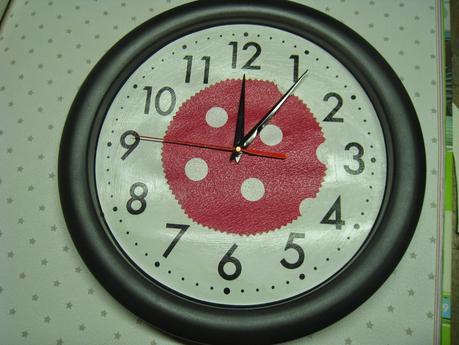 DIY: UN RELOJ DE COCINA MUY FRUGAL