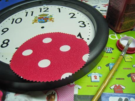 DIY: UN RELOJ DE COCINA MUY FRUGAL