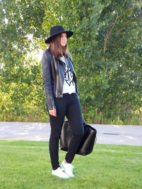 Sombrero fedora y Converse Blancas Sombrero fedora y Converse Blancas