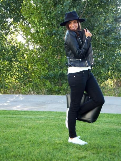 Sombrero fedora y Converse Blancas Sombrero fedora y Converse Blancas