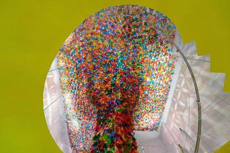 20.000 flores de plástico traslucido