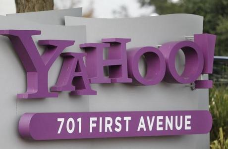 Yahoo adquiere MessageMe y está en conversaciones para participar en ronda de inversión de Snapchat yahoo-hq-sign