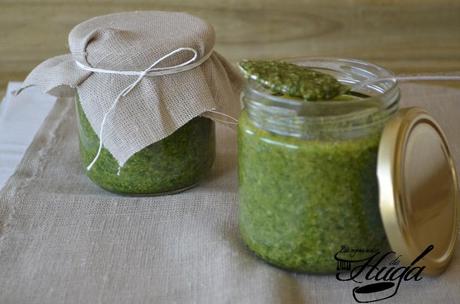 Salsa pesto en bote