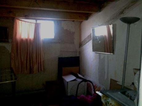 Antes/Después De trastero de los horrores a mini buhardilla de diseño estilo moderno de diseño decoración mini áticos buhardillas decoración interiores reformas decoración de mini pisos blog decoración de interiores antes después decoración antes después ático