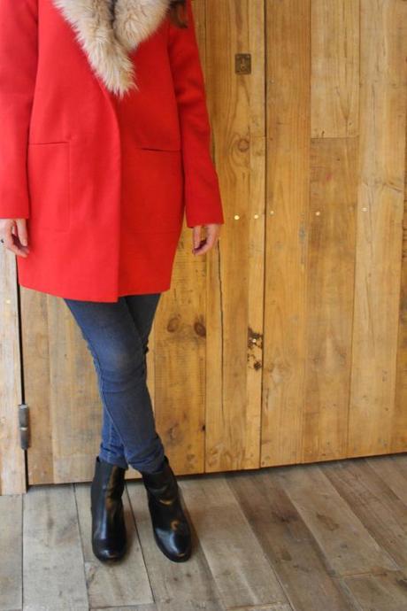 Red coat with fur collar Image and video hosting by TinyPic