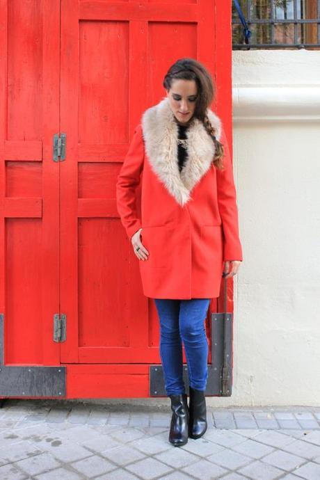 Red coat with fur collar Image and video hosting by TinyPic