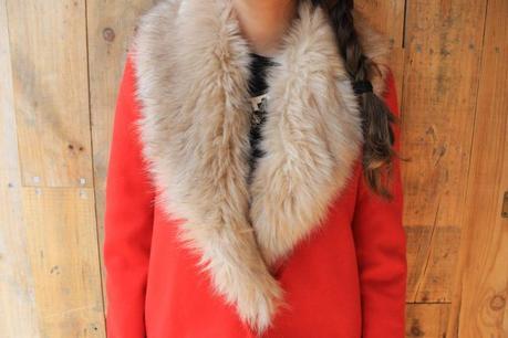 Red coat with fur collar Image and video hosting by TinyPic