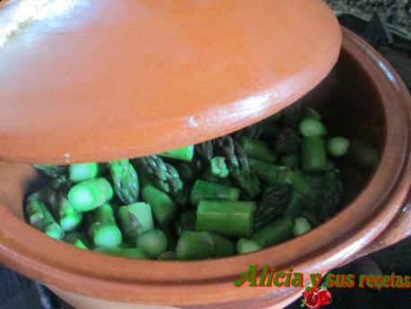 CAZUELA DE ESPÁRRAGOS Y HUEVOS