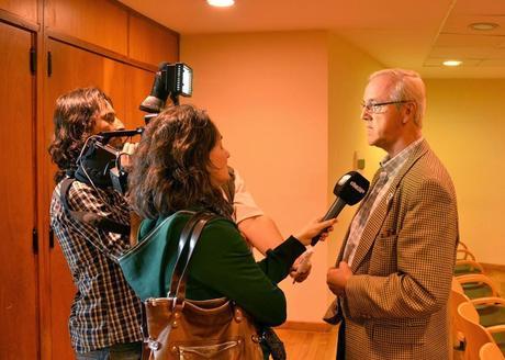 LA UNIVERSIDAD NACIONAL DE CÓRDOBA (ARGENTINA) OTORGA AL REPRESENTANTE DEL PROYECTO GRAN SIMIO EN ESPAÑA, LA MÁXIMA DISTINCIÓN DENOMINADA “VISITANTE DISTINGUIDO”