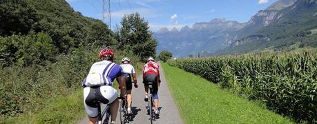 ¿Qué pasa cuando las bicis se ponen a más de 100 x hora? Pues en este vídeo de la Vuelta lo puedes ver