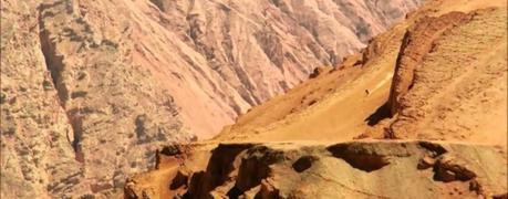 Descenso mortal en una mtb  desde  el desierto de Gobi, China en MTB