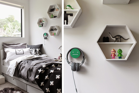 UN DORMITORIO INFANTIL ESTILO NÓRDICO EN BLANCO Y NEGRO