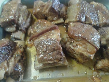 Costillas de ternera glaseadas con salvia y panela (olla rápida).