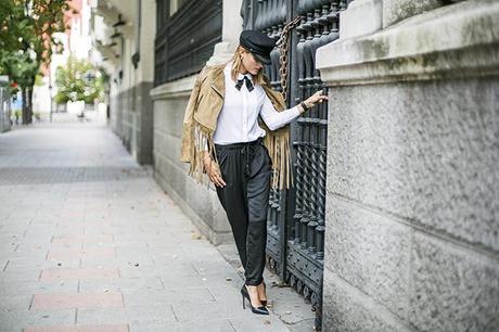 outfit, paula boutique claudio coello, bow shirt, jogger pants, pantalones amplios, camisa lazo negro, gorra marinera, moda italiana, italia, madrid, chaqueta piel con flecos, supertrash, cristina blanco, guiadeestilo, guia de estilo blog, fashion blogger, bloggers españolas