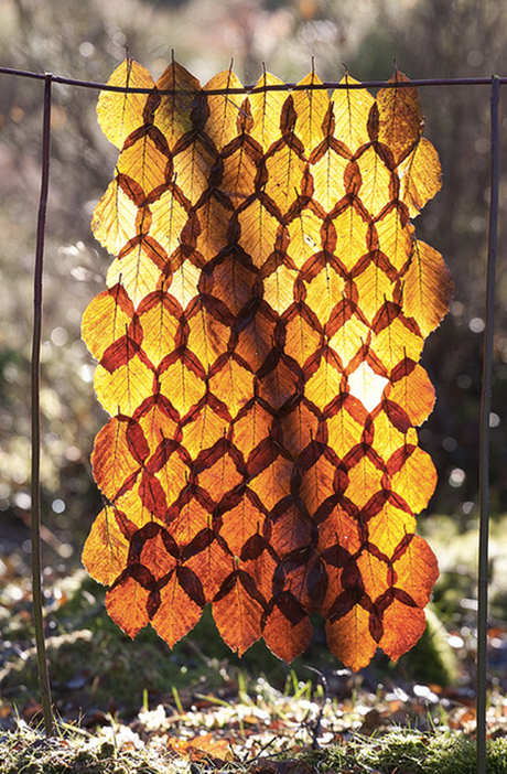 Mosaico colgante de hojas secas