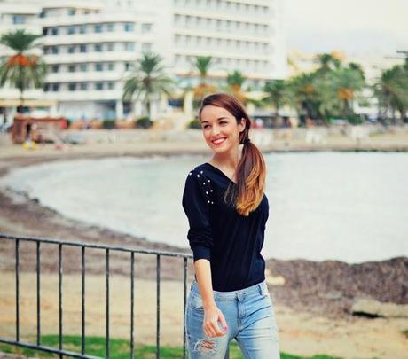 TENDENCIA: JEANS ROTOS + JERSEY TACHUELAS