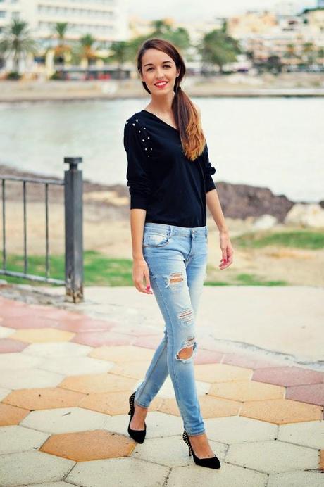 TENDENCIA: JEANS ROTOS + JERSEY TACHUELAS