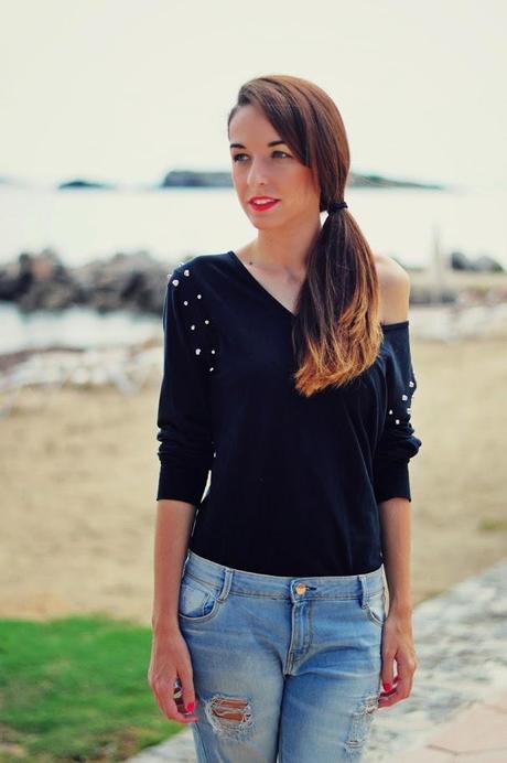 TENDENCIA: JEANS ROTOS + JERSEY TACHUELAS