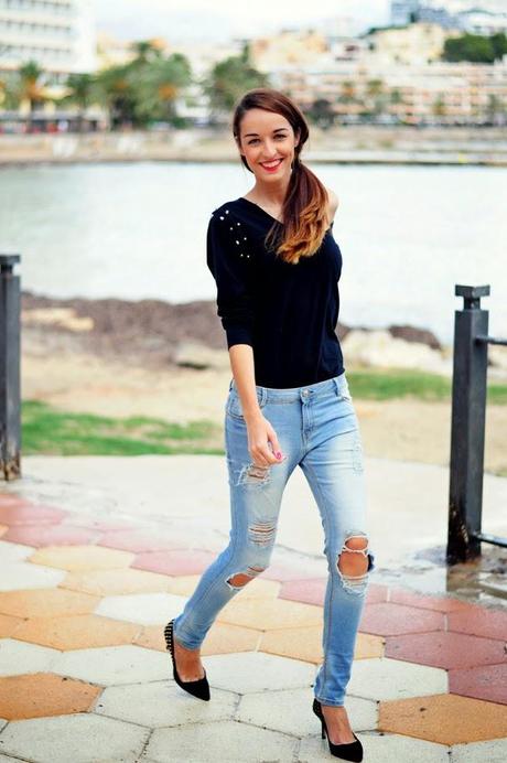 TENDENCIA: JEANS ROTOS + JERSEY TACHUELAS