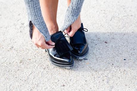 Black_Leather_Skirt-Brogues-Grey_Top-Cat_Bag-Outfit-Street_Style-Paris_Fashion_Week-PFW-30
