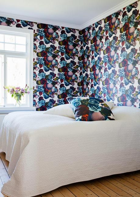 Papeles de pintados, y una decoracion diferente. Lo secretos de una casa rosa, por Lisa Begtsson