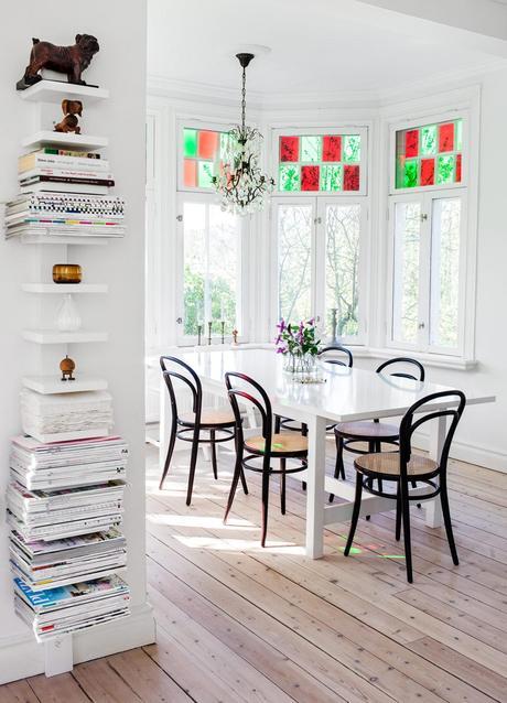 Papeles de pintados, y una decoracion diferente. Lo secretos de una casa rosa, por Lisa Begtsson