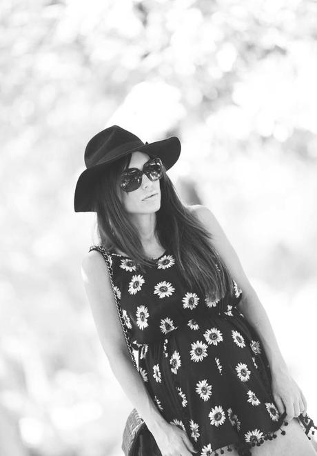 street style barbara crespo sunflowers 6KS dress its hoes boots fashion blogger outfit el retiro blog de moda