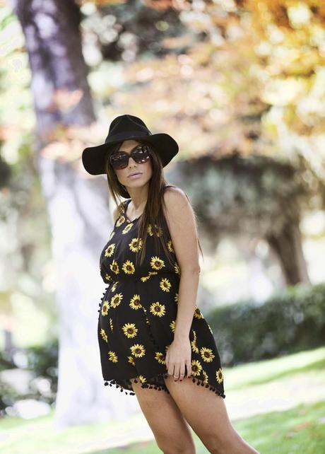 street style barbara crespo sunflowers 6KS dress its hoes boots fashion blogger outfit el retiro blog de moda