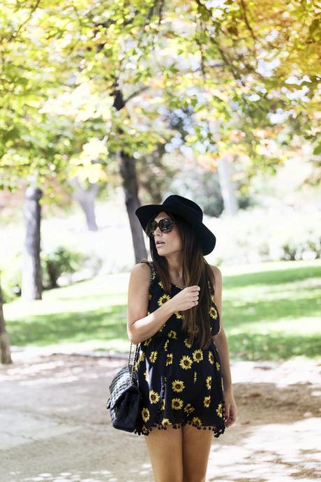 street style barbara crespo sunflowers 6KS dress its hoes boots fashion blogger outfit el retiro blog de moda