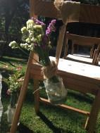 colores-de-boda-ceremonia-civil-botella-colgada-silla-andrea-dani Bodas CdB 2014. La boda rustic-chic de Andrea y Daniel