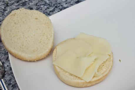 hamburguesa de pollo a la barbacoa y brócoli