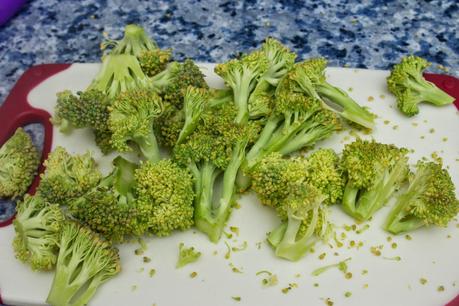 hamburguesa de pollo a la barbacoa y brócoli